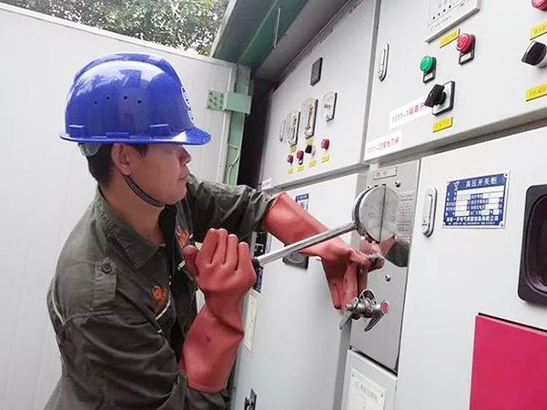 电力电容器倒闸操作时要注意哪些问题？