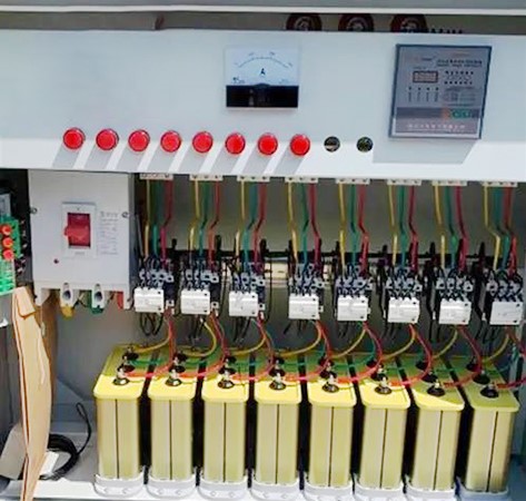 电力电容器可通过哪些方式实现无功补偿？