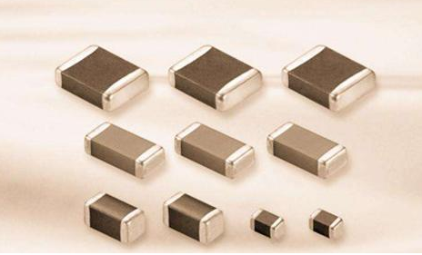 电解电容寿命的应用条件与环境直接影响到使用